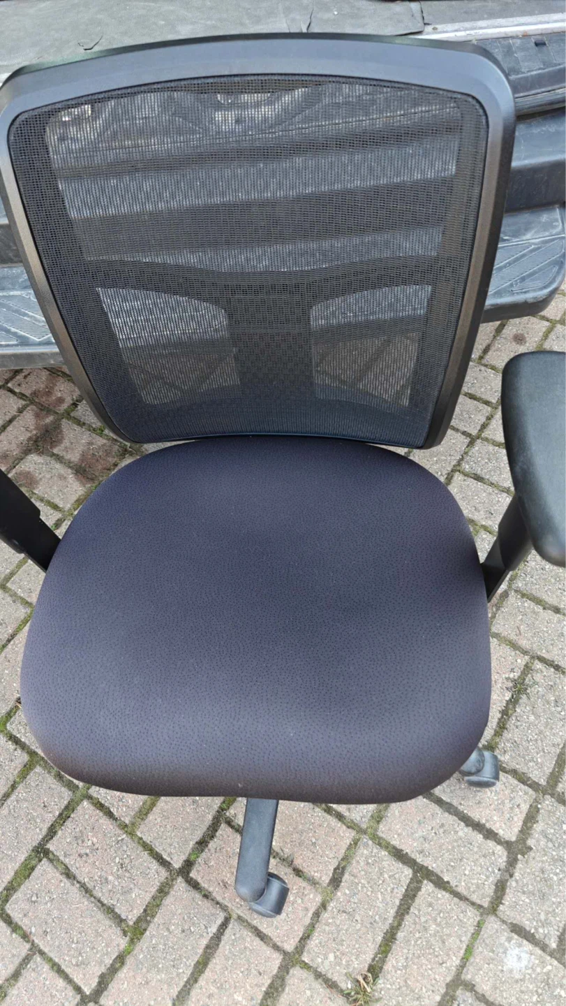 Black Mesh Back Office Chair - photo 2