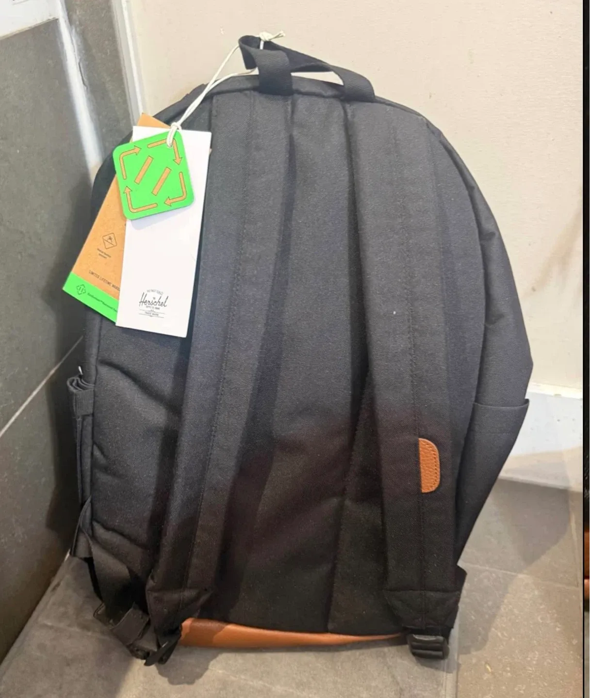 Herschel Backpack - pop quiz NEW TAGS ON - photo 2