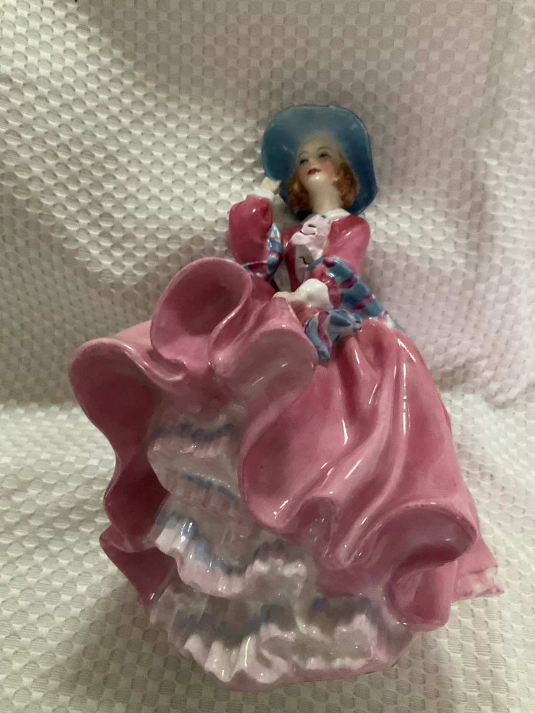 Collector Royal Doulton "Top o' the Hill" Figurine HN1849