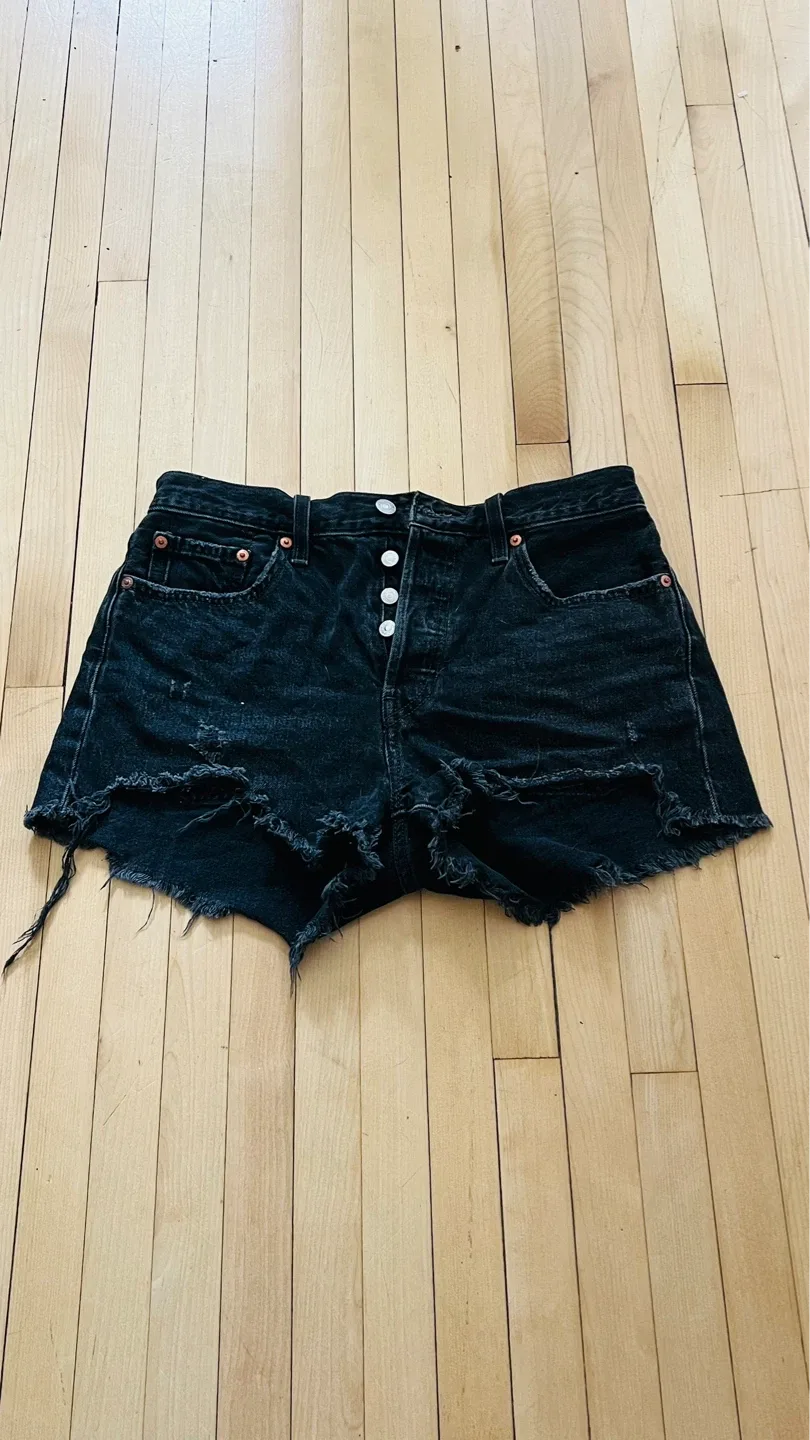 Short en jean noir destroy Levi's W28 taille haute