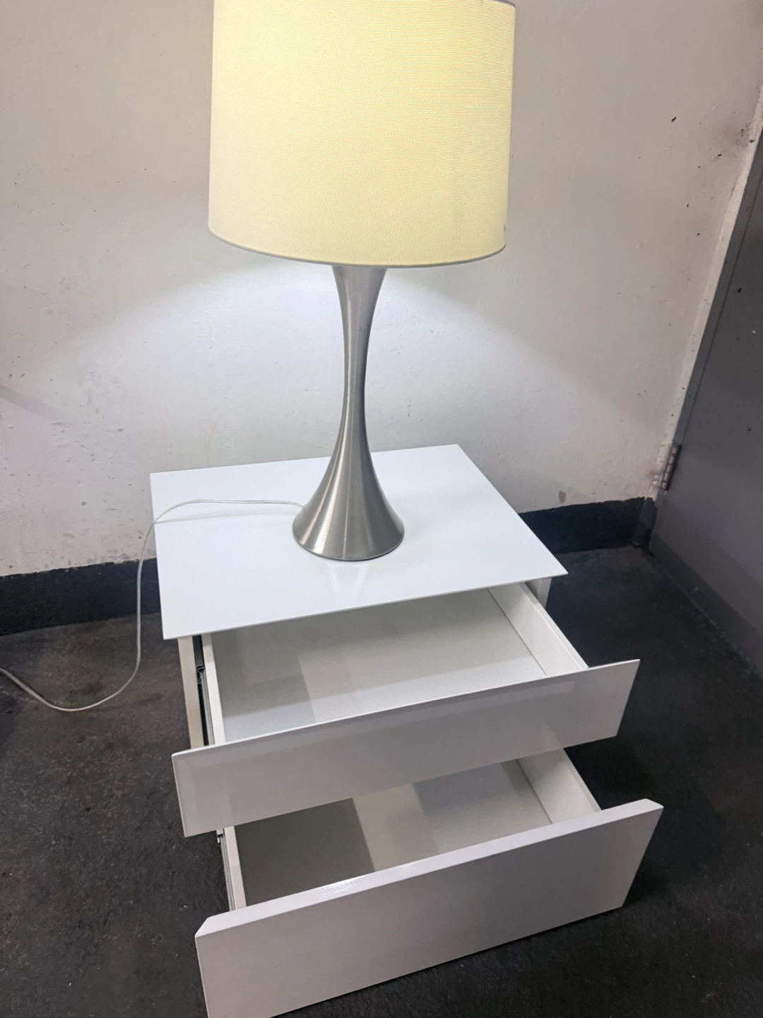 White 2-Drawer Nightstand +Lamp - photo 4