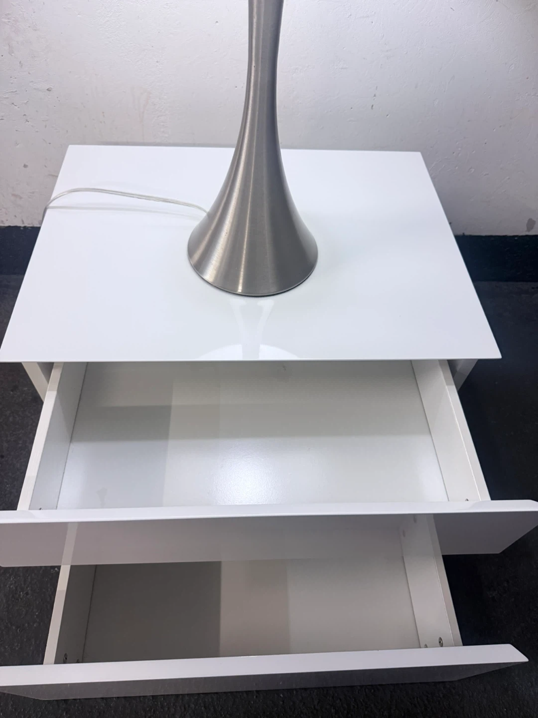 White 2-Drawer Nightstand +Lamp - photo 2