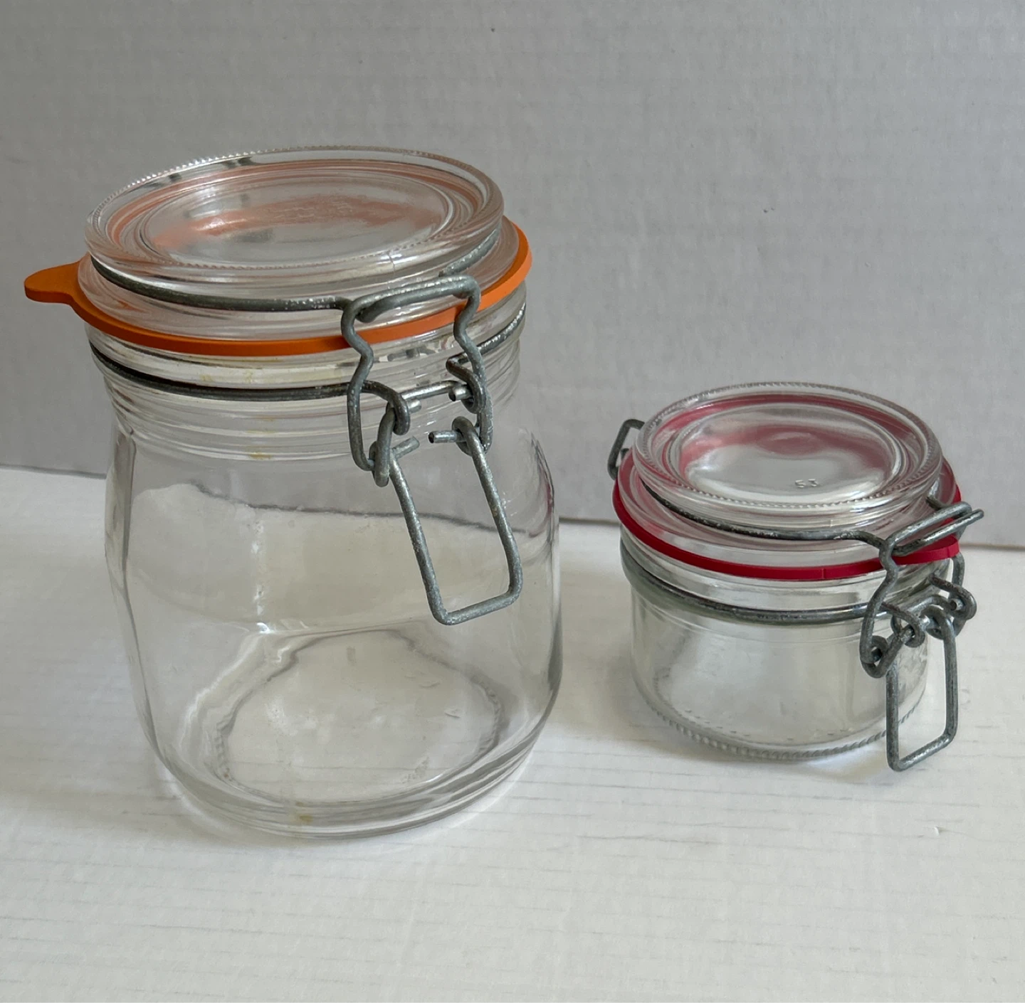 🌱Set of 2 Glass Swing Top Jars with Red and Orange Lids