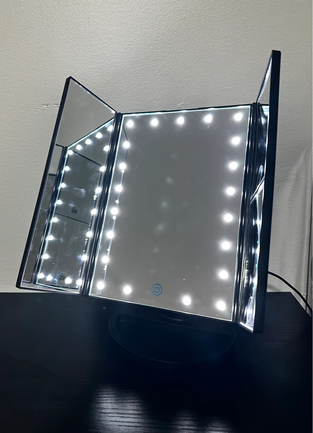 Tri-fold LED Makeup Mirror - photo 3