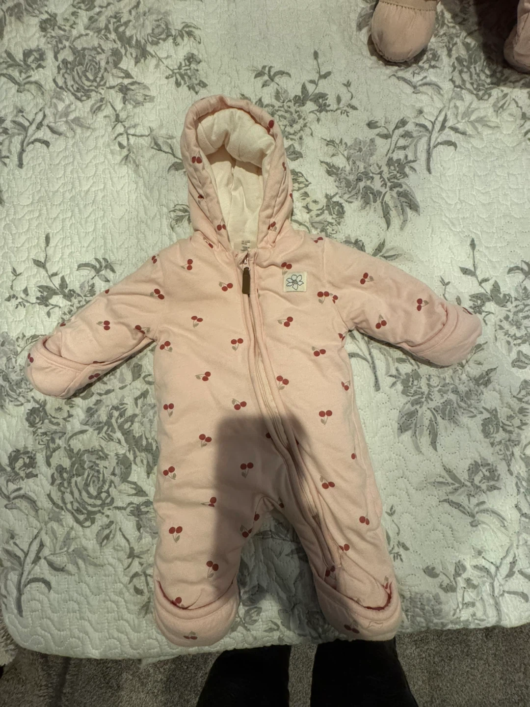 H&M Baby Pink Cherry Print Snowsuit 1-2M - photo 4