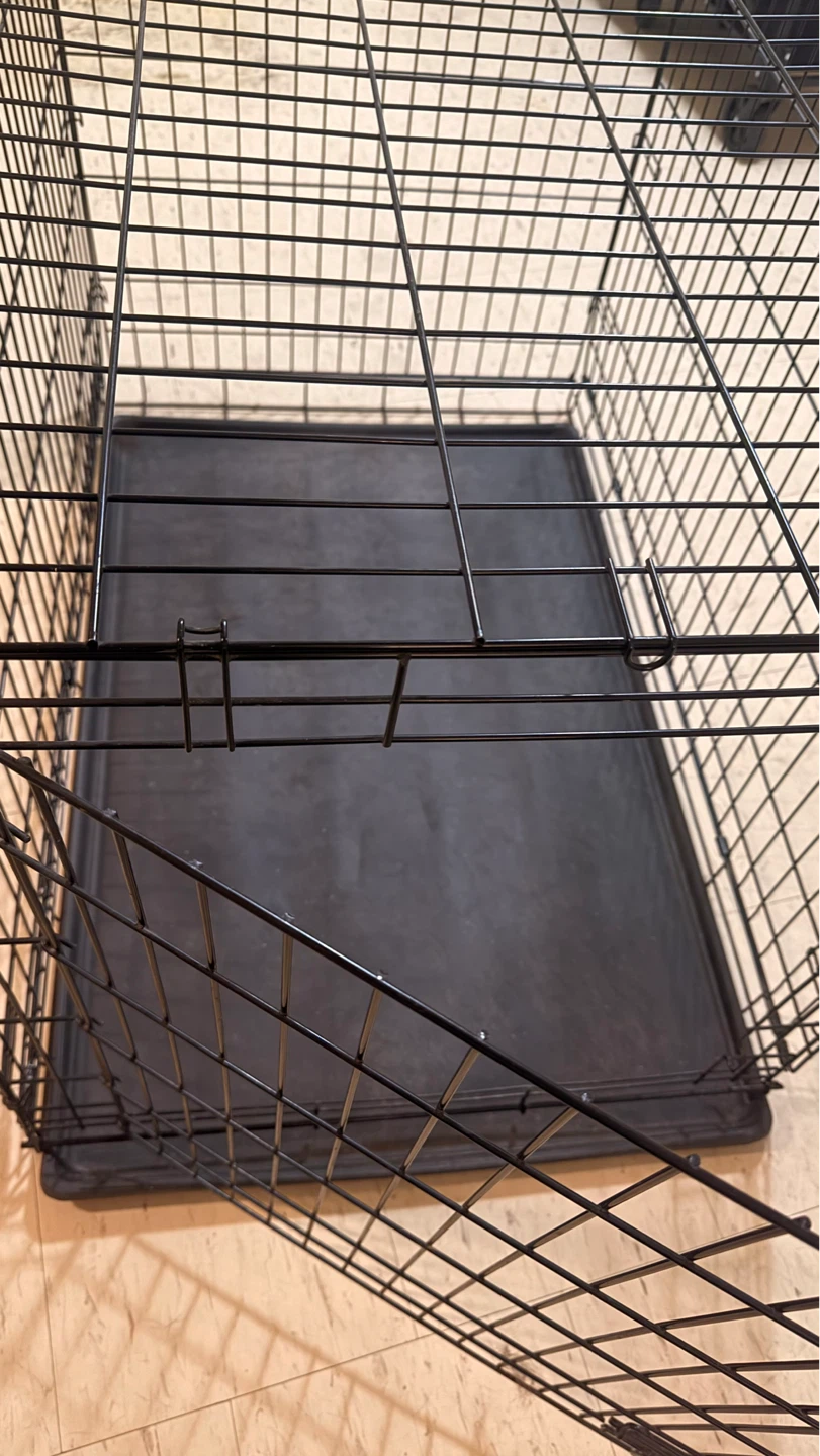 Large Black Wire Dog Crate with Plastic Tray - photo 2