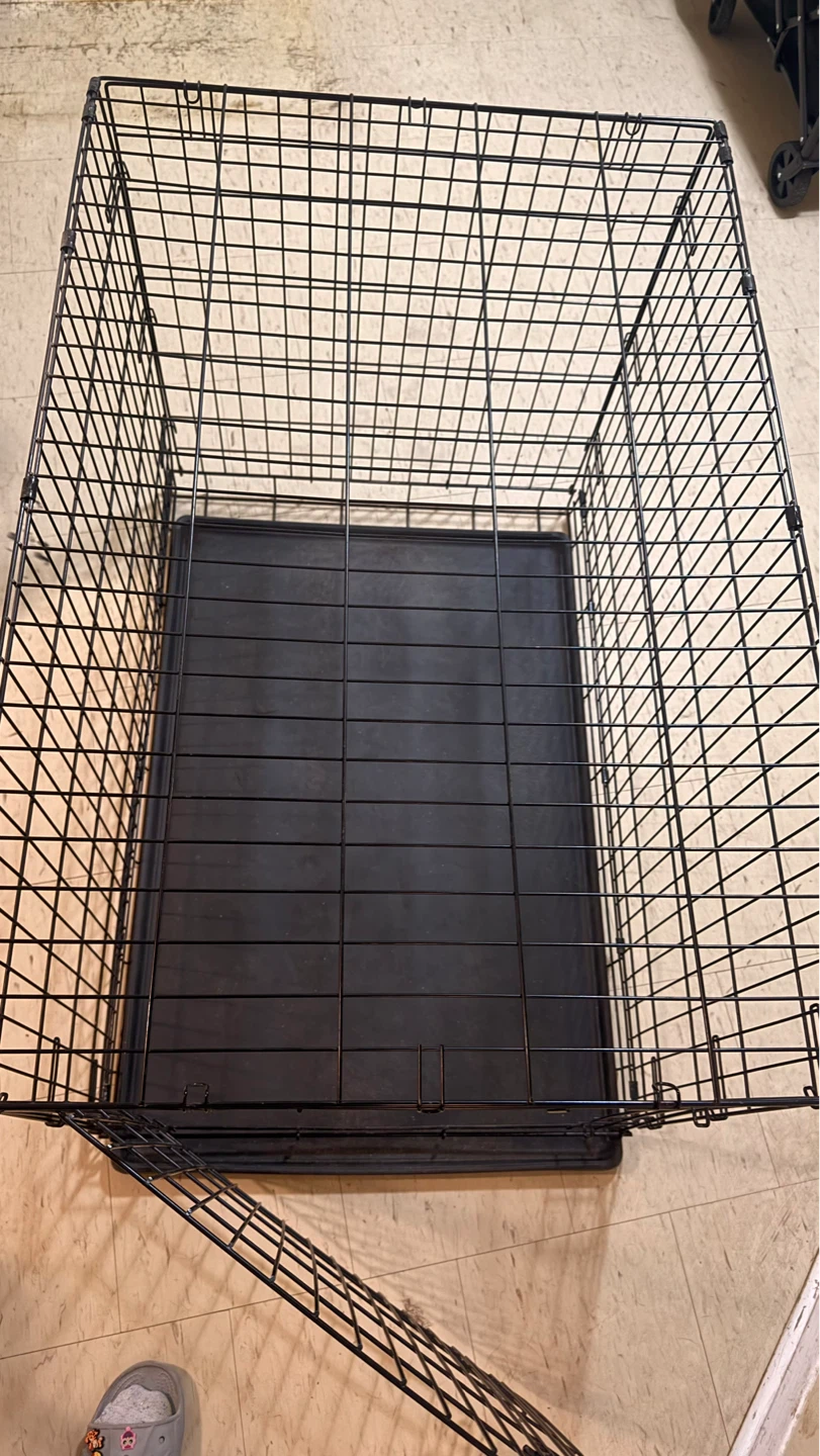 Large Black Wire Dog Crate with Plastic Tray - photo 3