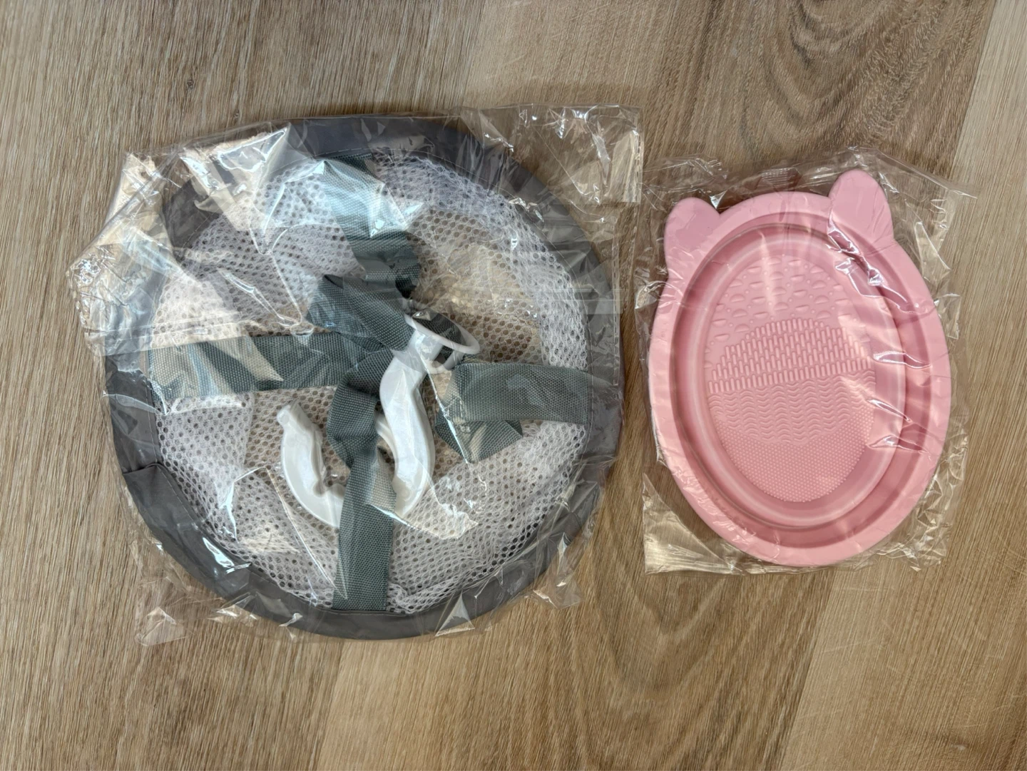 BRAND NEW Makeup Brush Cleaning Mat and Laundry Bag Set