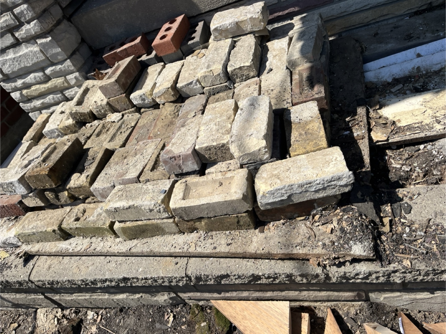 Used Bricks - Various Sizes and Colours