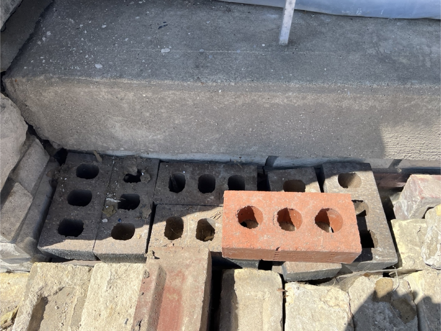 Used Bricks - Various Sizes and Colours - photo 2