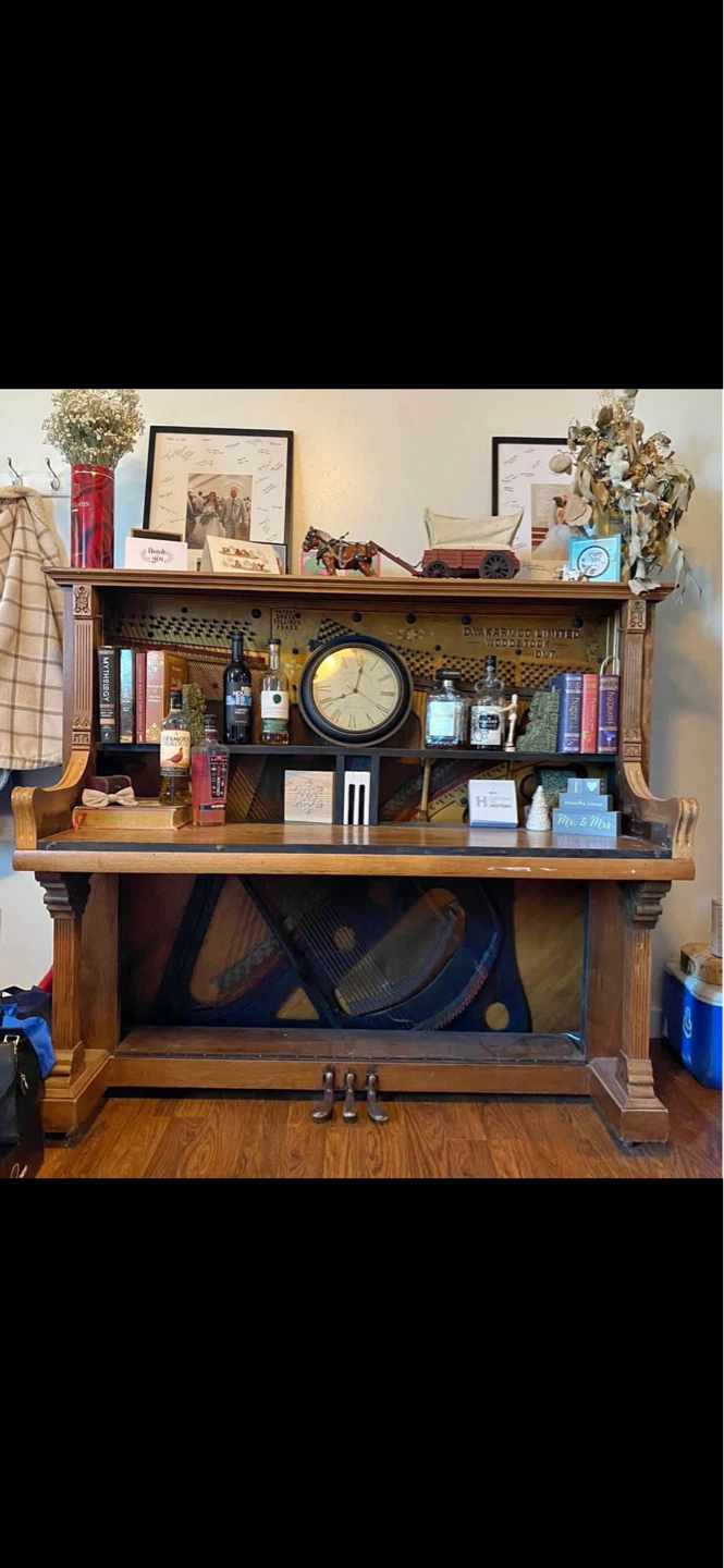D.W. Karn Co. Limited Woodstock Antique Piano
