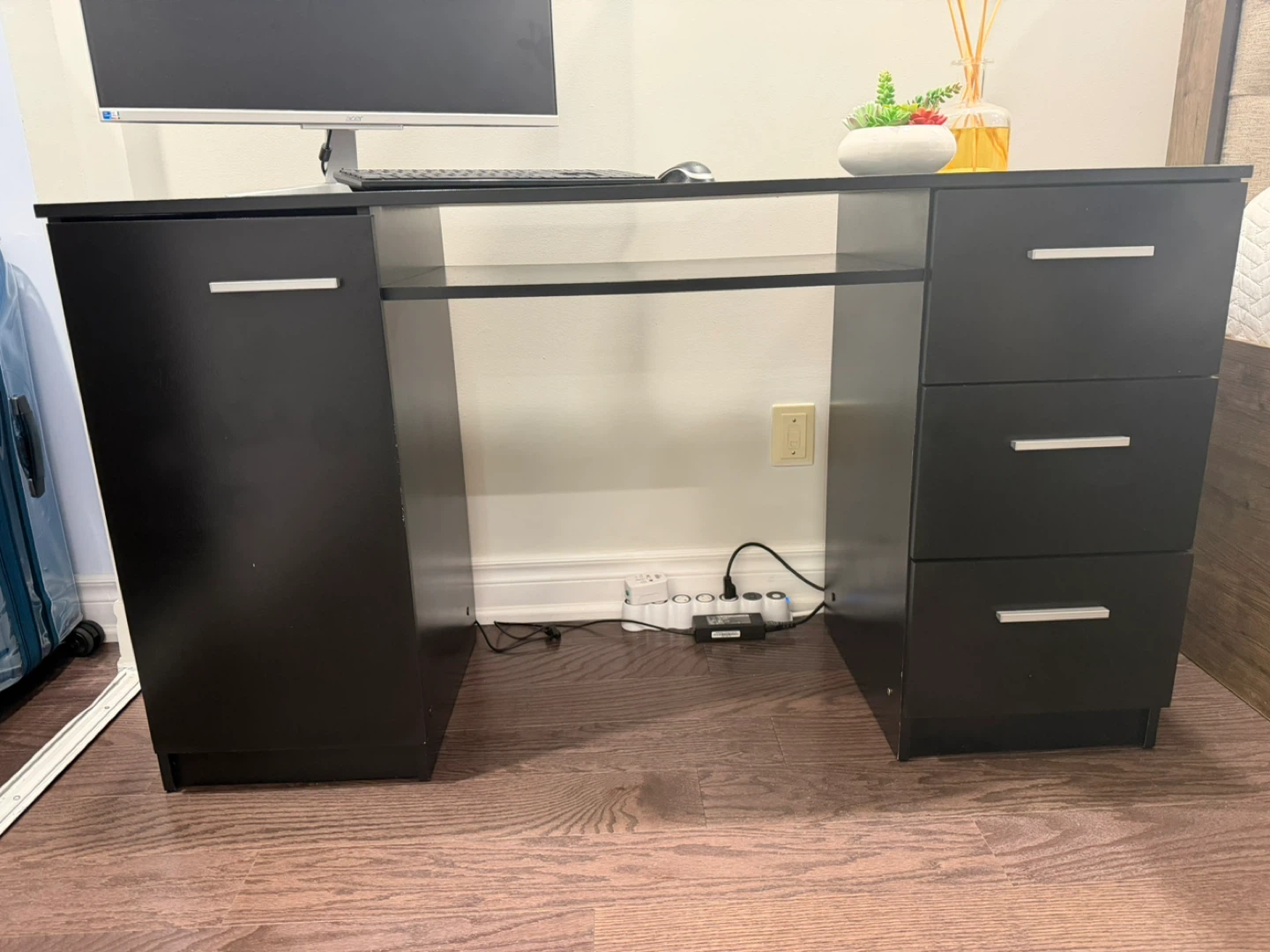 Black computer desk with drawers - photo 2