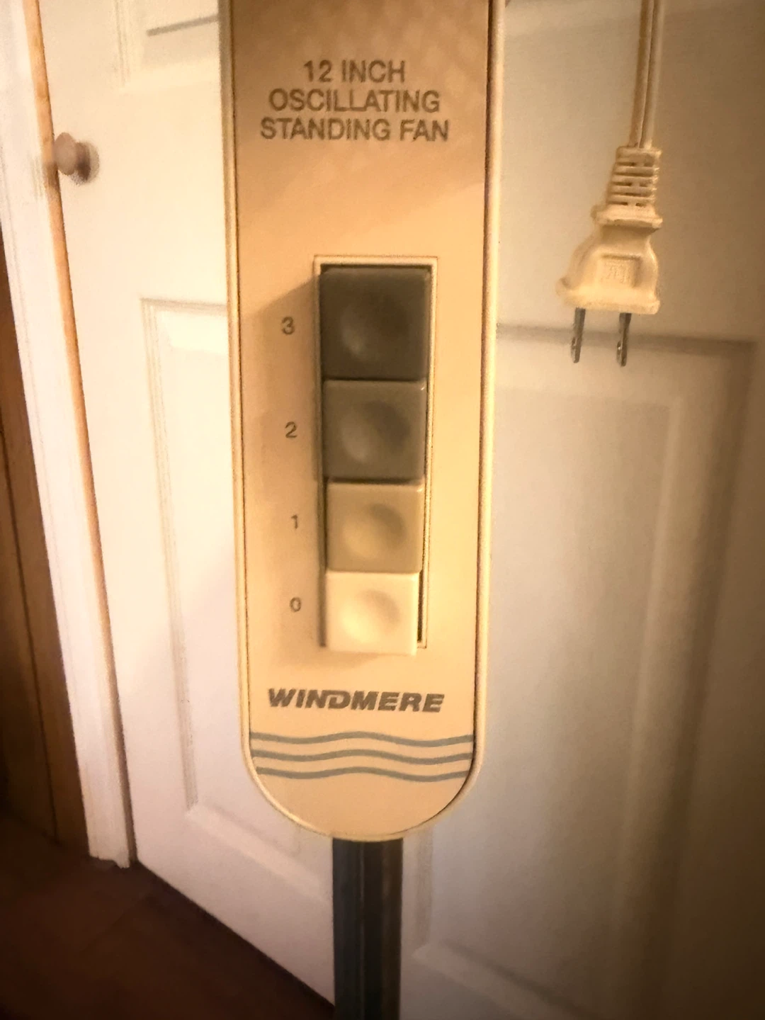 Windmere 12 Inch Oscillating Standing Fan - photo 3