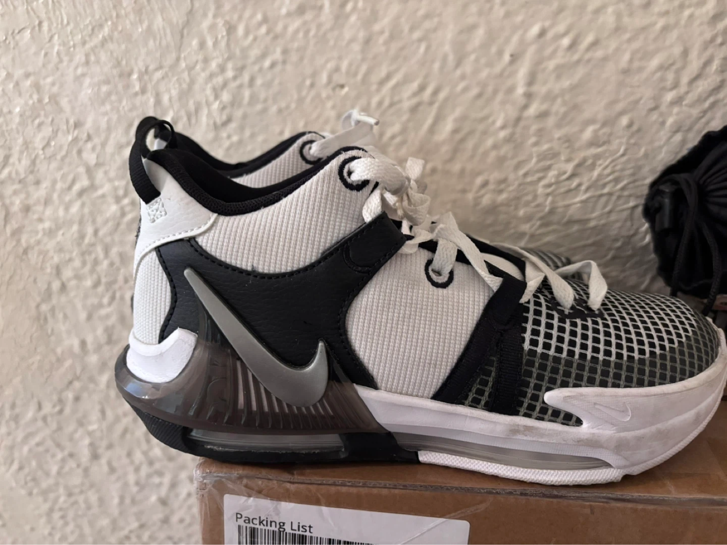 Nike LeBron Witness 6 Basketball Shoes - photo 4