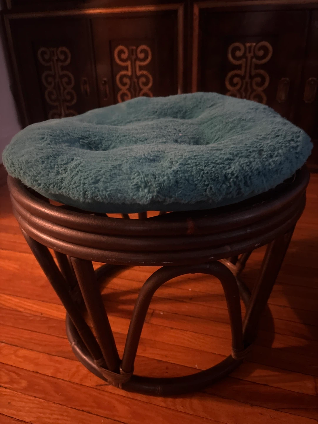 Rattan Round Footstool Ottoman with Faux Fur Cushion - photo 3
