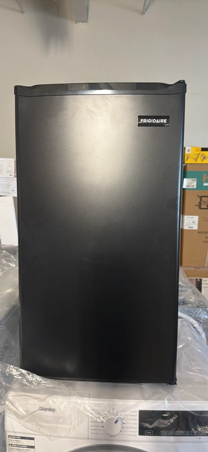 Frigidaire Compact Refrigerator 19” 3.2 cu ft