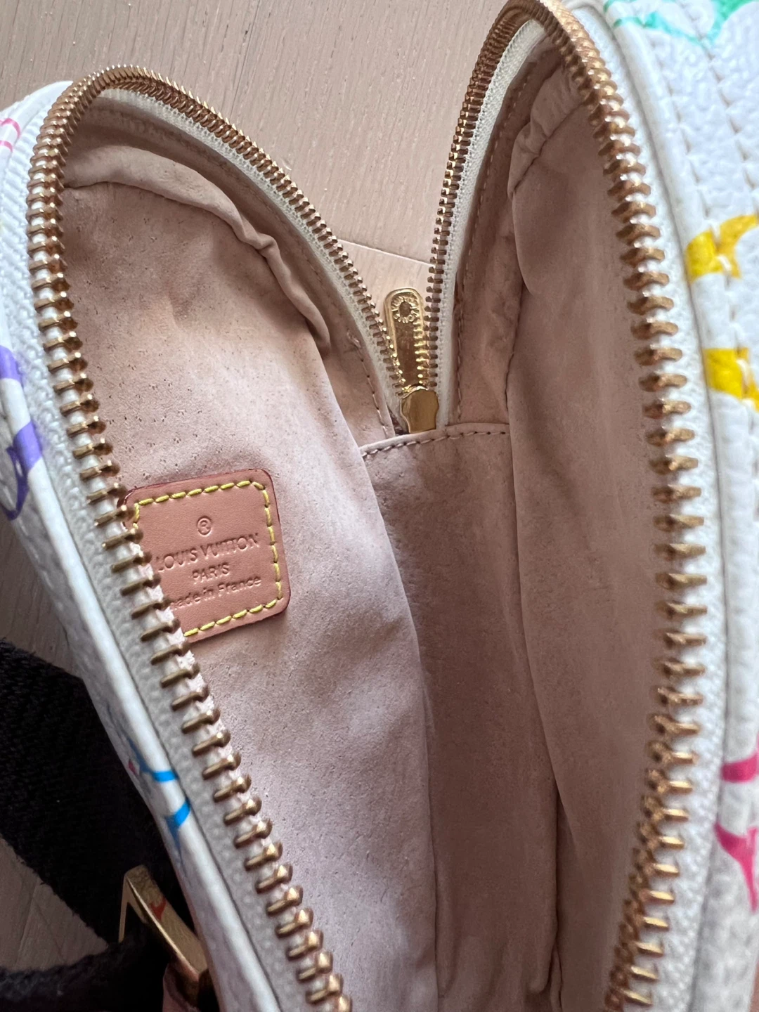 LV Shoulder Bag - photo 3