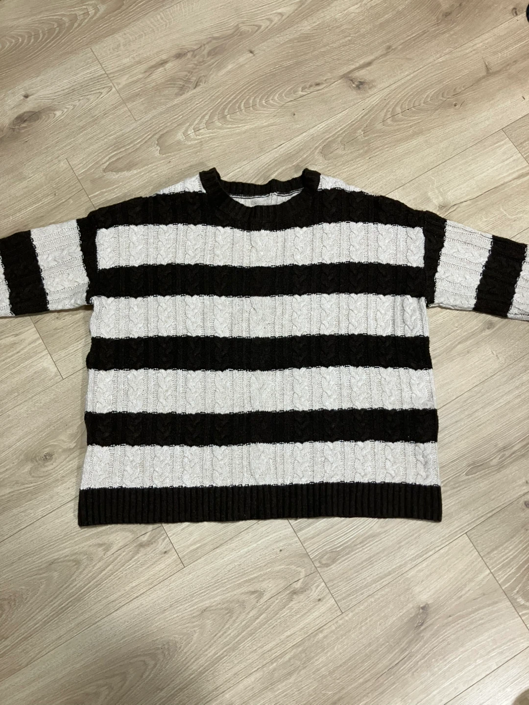Stripes sweater top clothes garage sale - photo 2