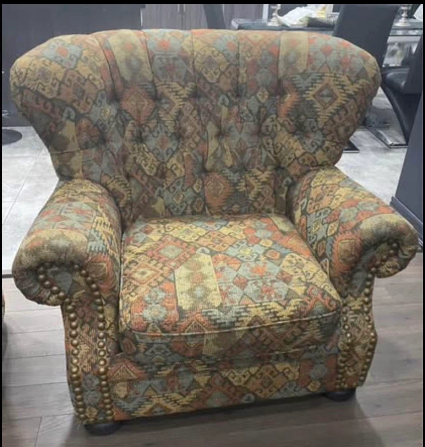 Vintage tufted accent chairs - photo 2