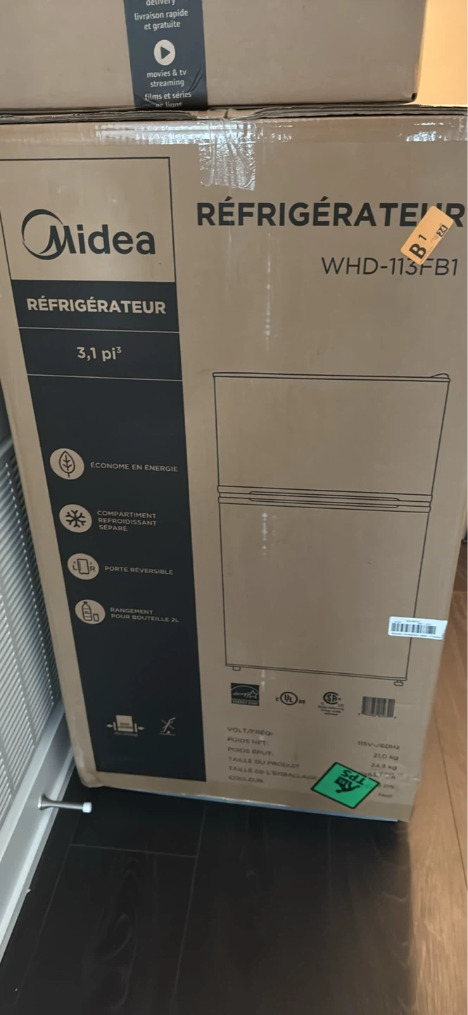 Midea WHD-113FB1 3.1 cu ft Refrigerator Brand New
