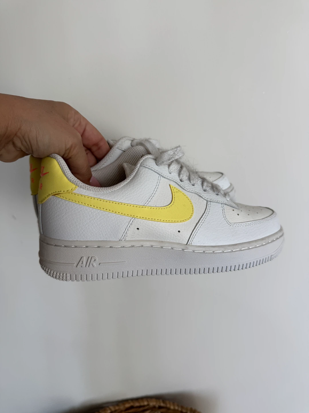 Nike Air Force 1 LV8 Shoes White Yellow Size 7.5