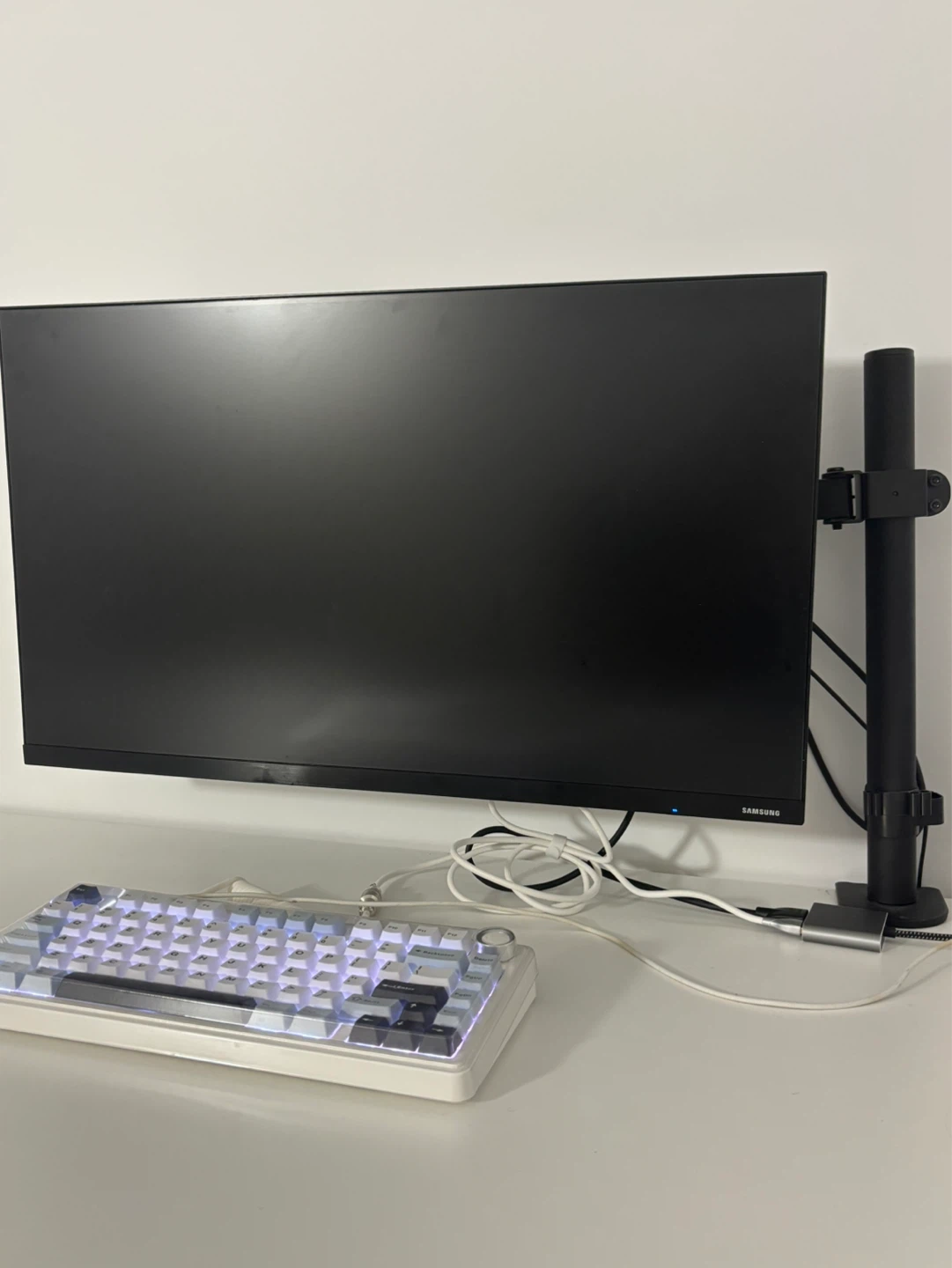 Samsung 27" T35F Series Monitor with Desk Mount Arm