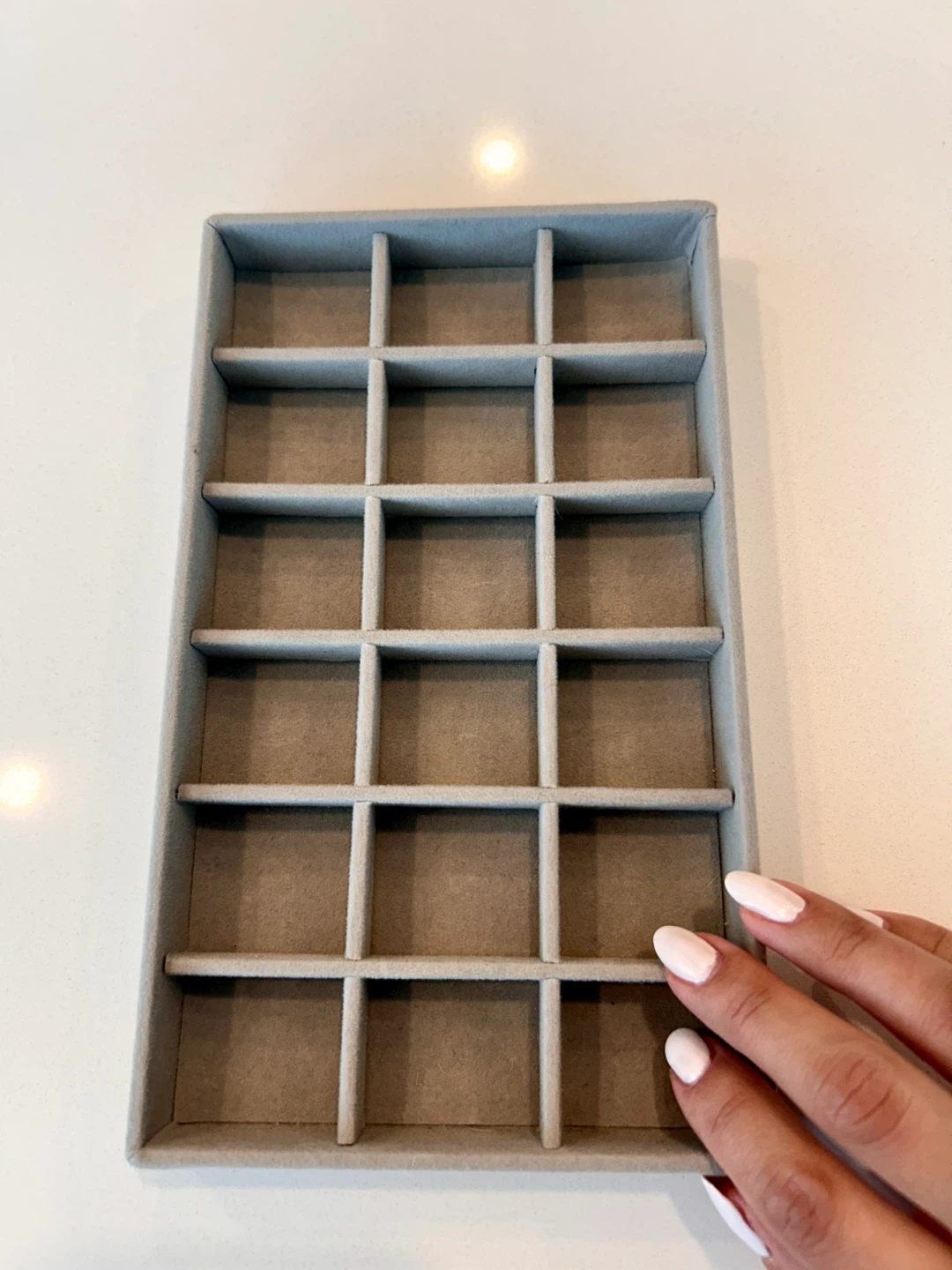 Velvet Jewelry Organizer Tray - 18 Compartments - photo 2