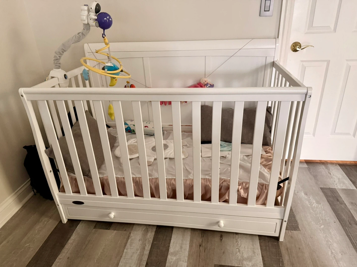 White Crib -Graco