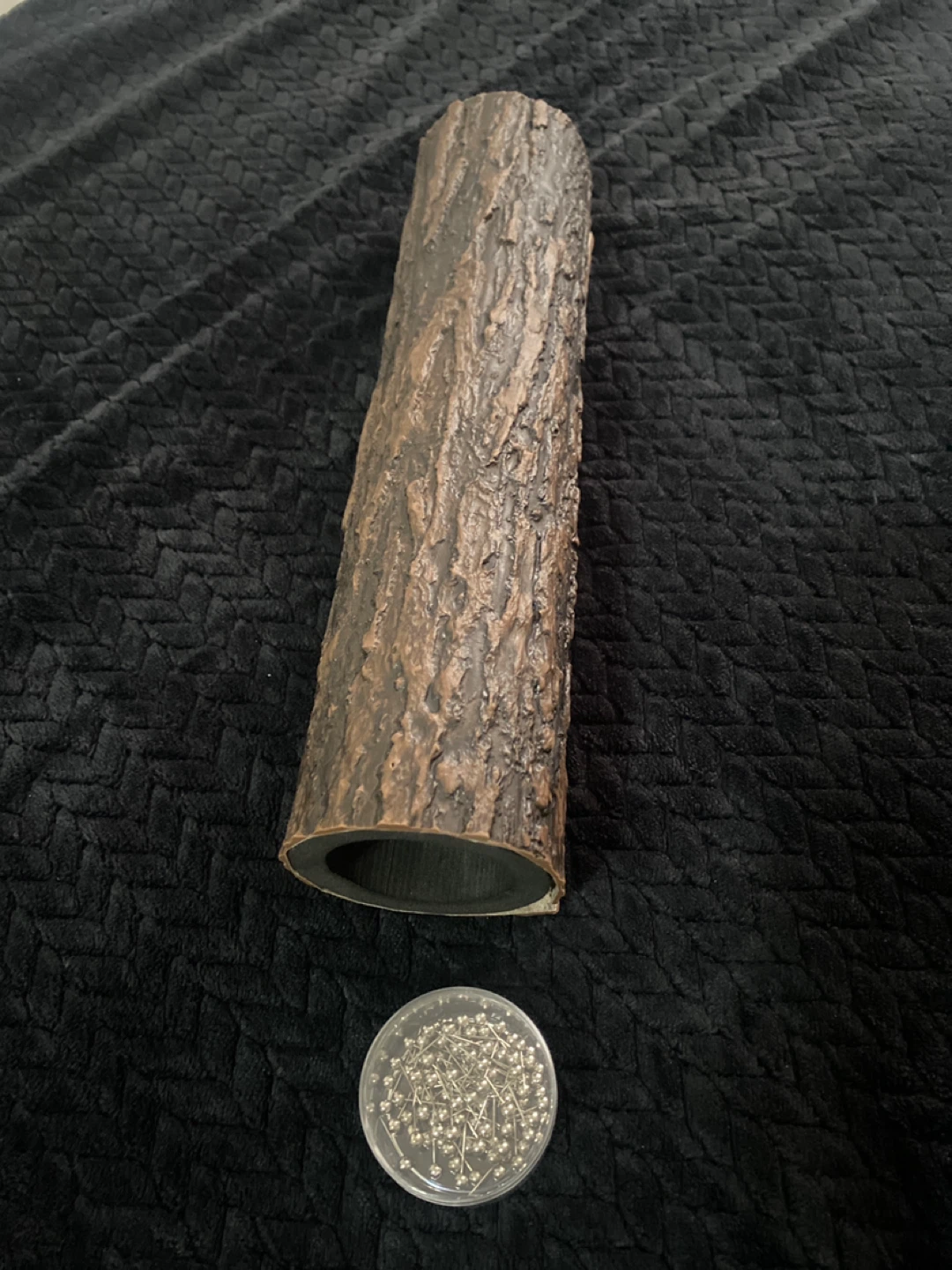 Log-shaped storage with push pins - photo 3