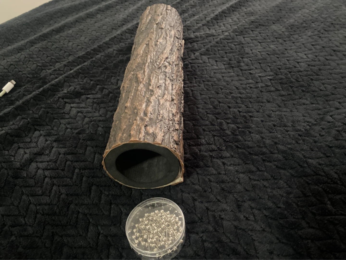 Log-shaped storage with push pins - photo 5