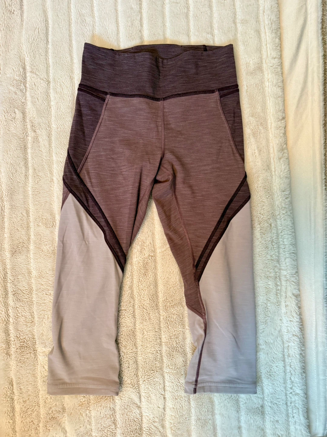 Women's lululemon crop legging size 6