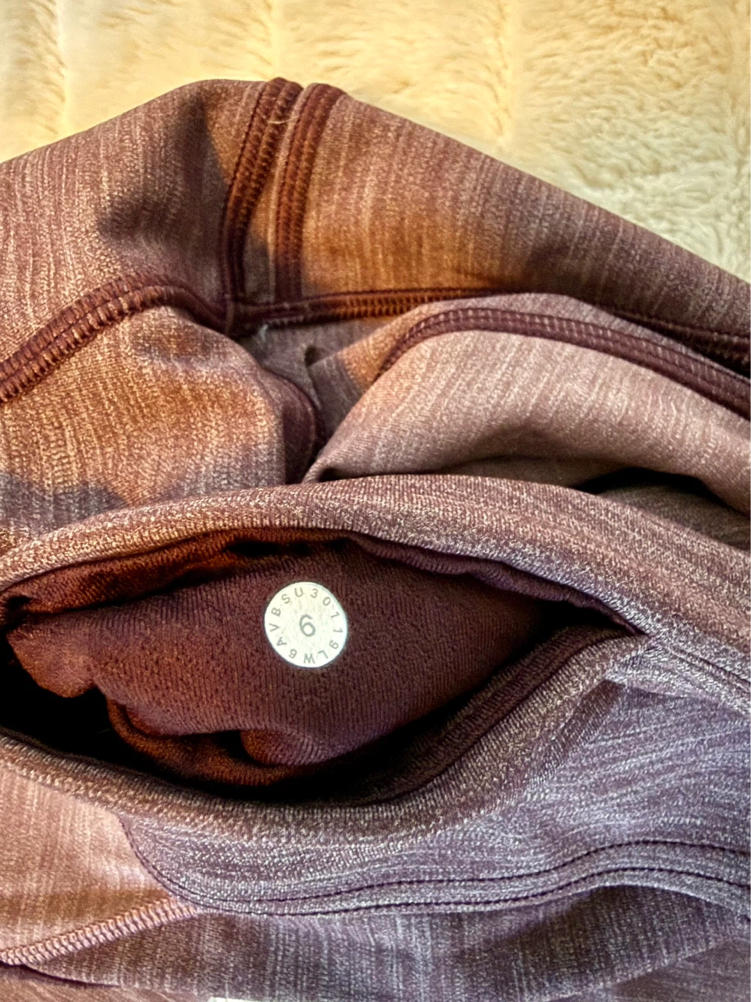 Women's lululemon crop legging size 6 - photo 3