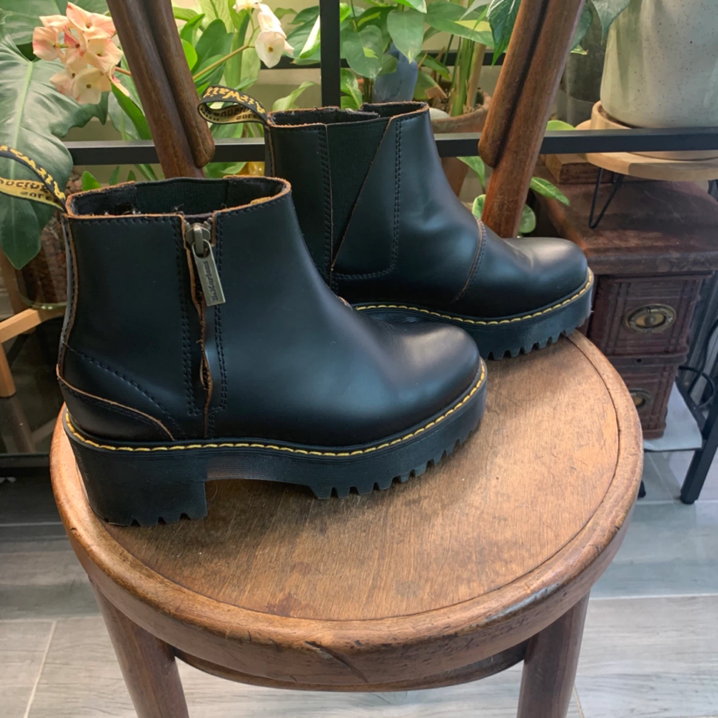 Dr. Martens Black Leather Chelsea Boots (size women’s 6)