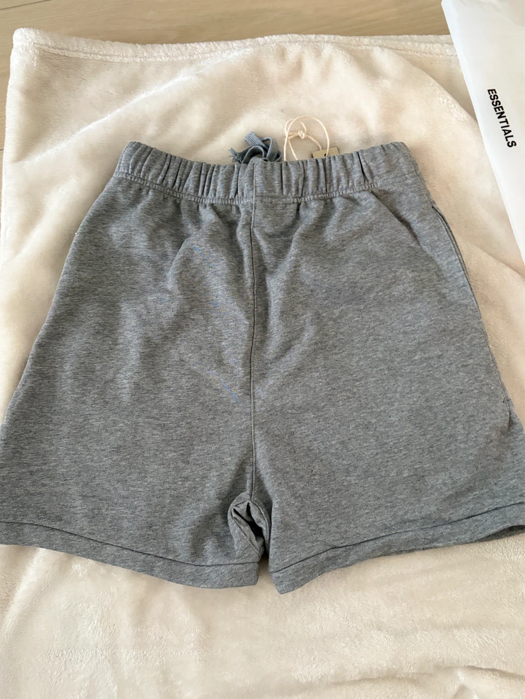 ESSENTIALS Men's Grey 1977 Sweat Shorts Size M - photo 5