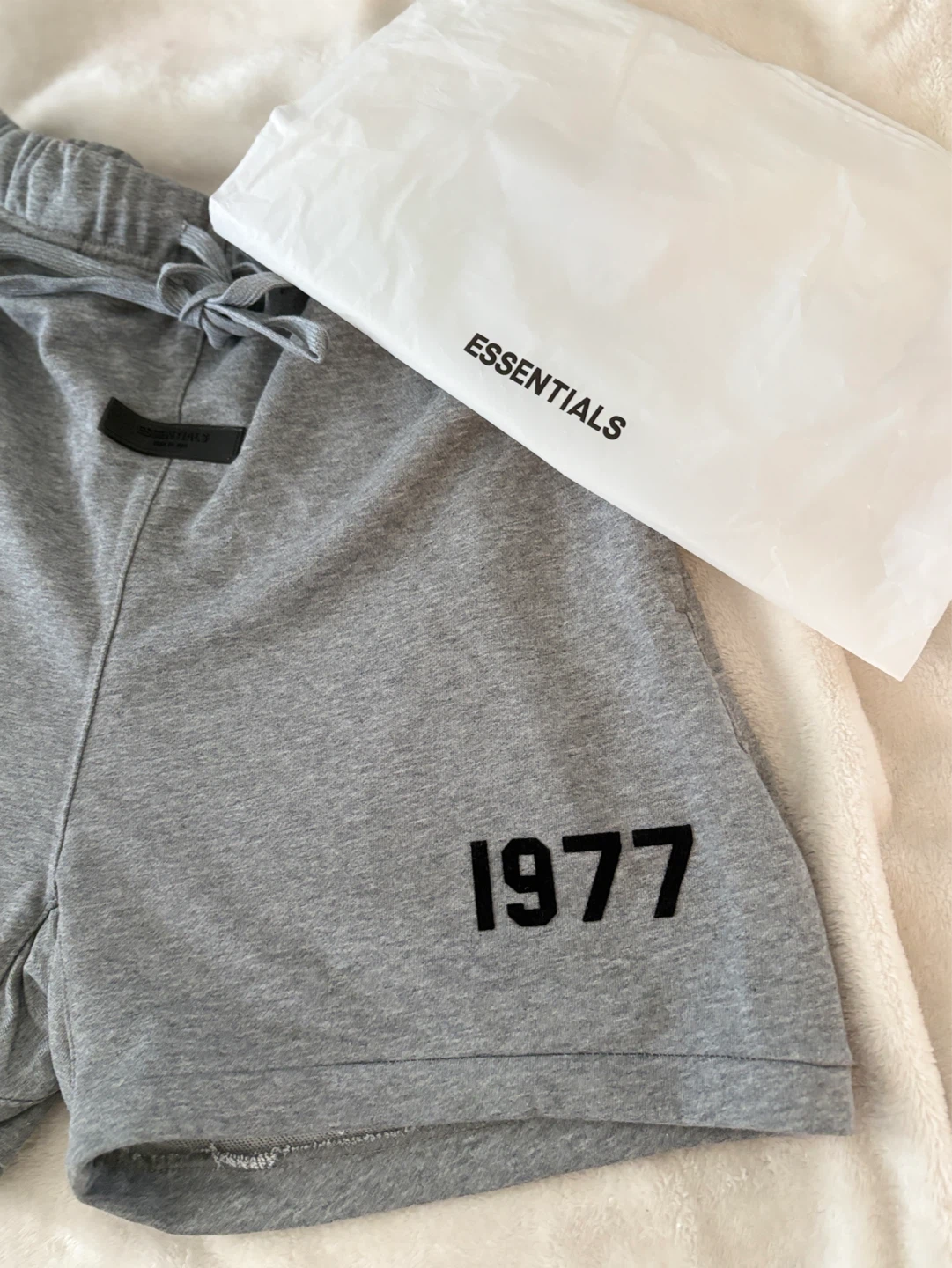 ESSENTIALS Men's Grey 1977 Sweat Shorts Size M - photo 2