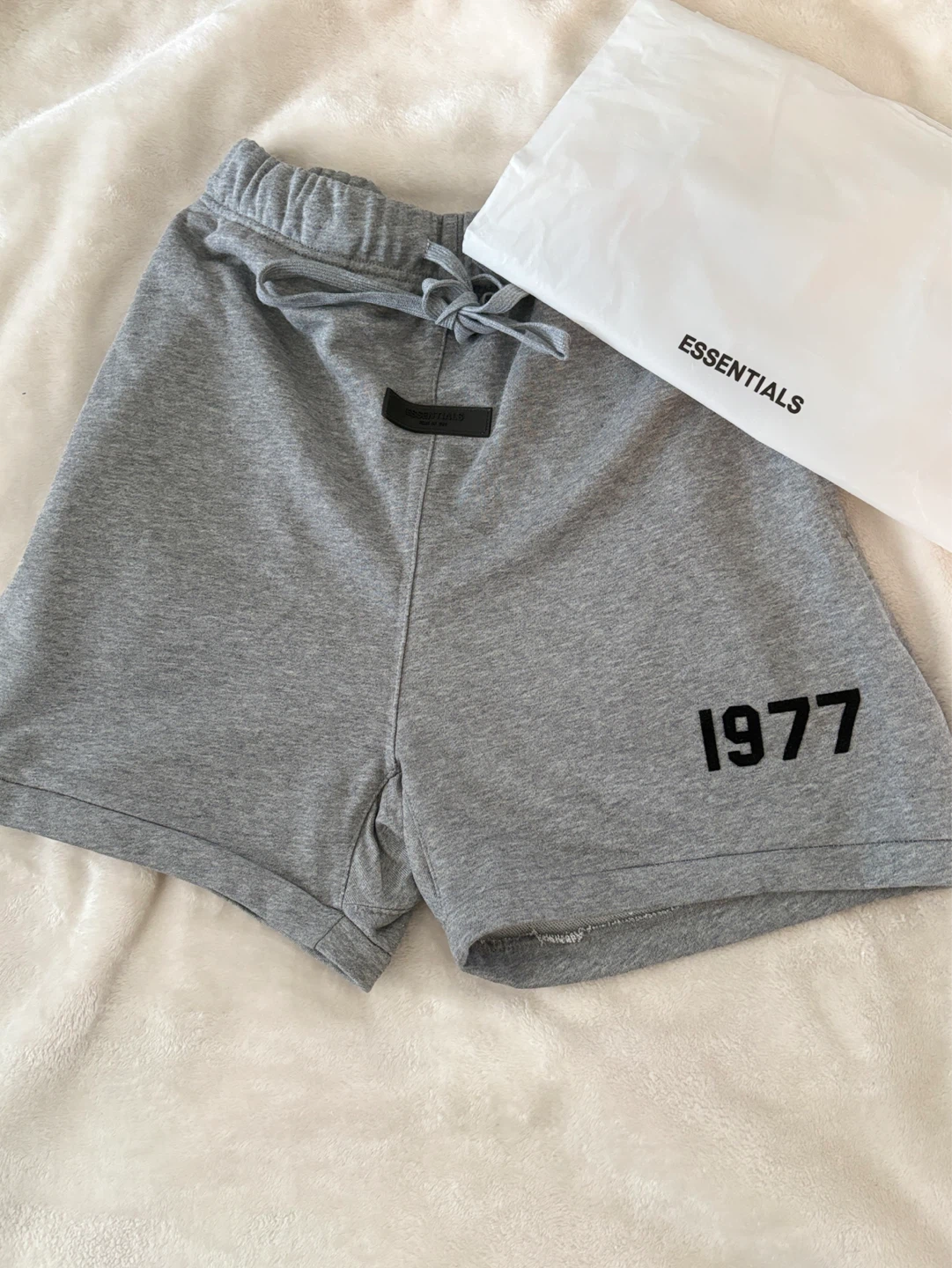 ESSENTIALS Men's Grey 1977 Sweat Shorts Size M - photo 3