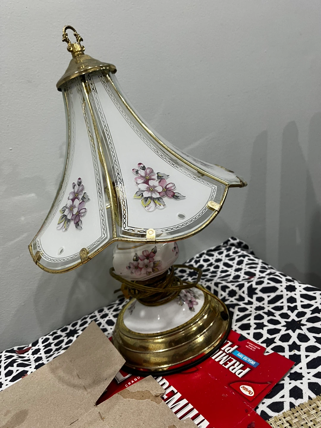 Vintage Floral Accent Lamp - photo 3