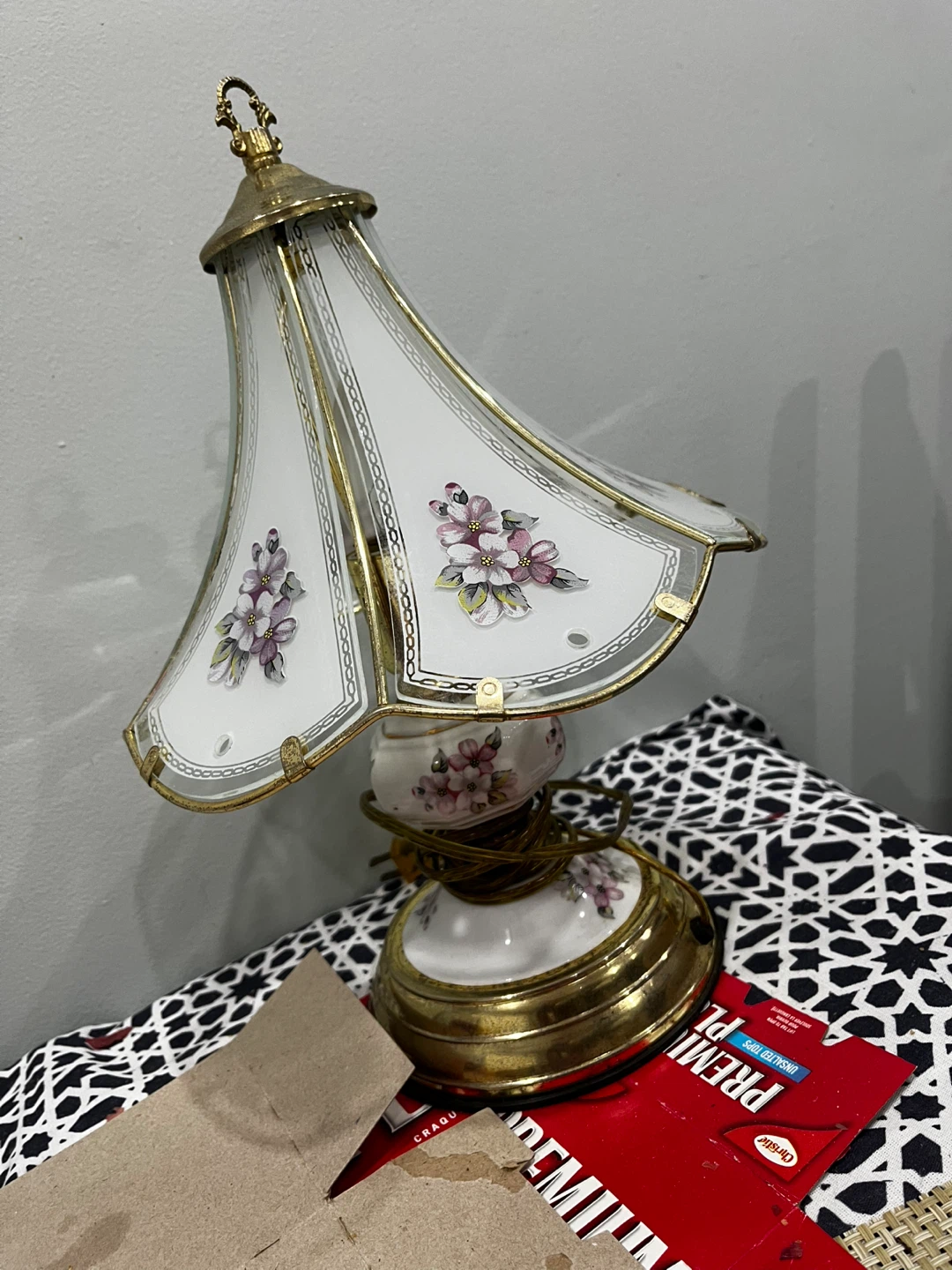 Vintage Floral Accent Lamp
