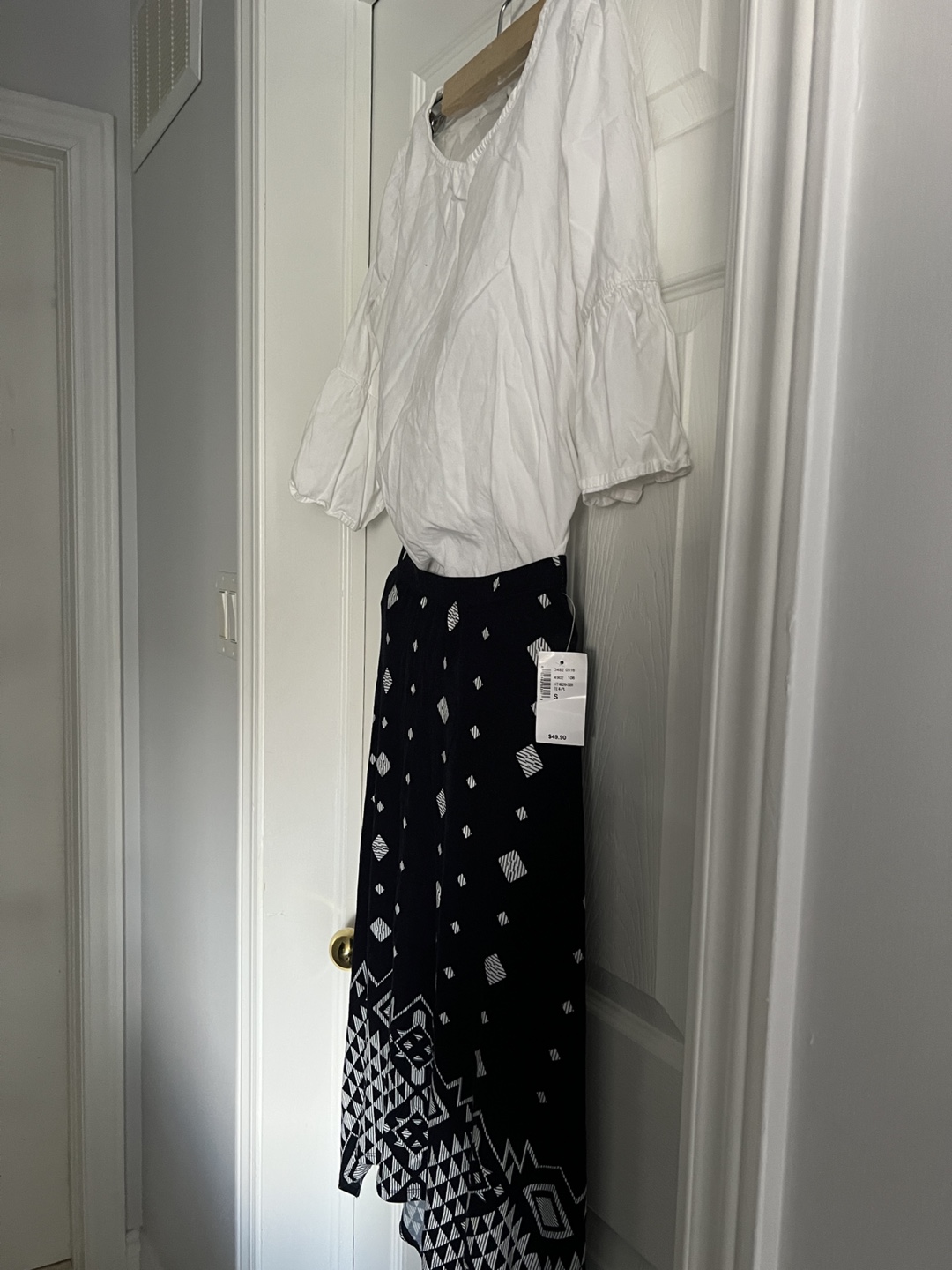 White Blouse with  brand new Geometric Print Skirt Set - photo 2