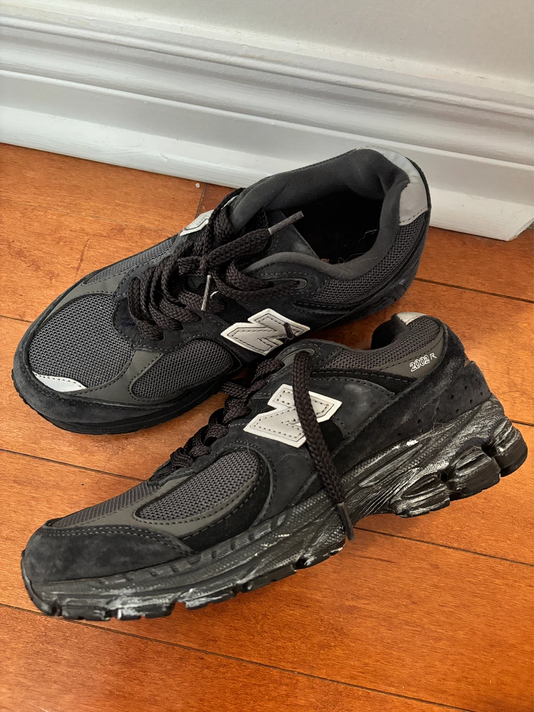 US7 New Balance 2002R Sneakers