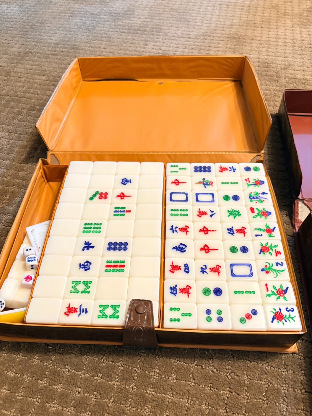Mahjong Set large size in durable cream colour