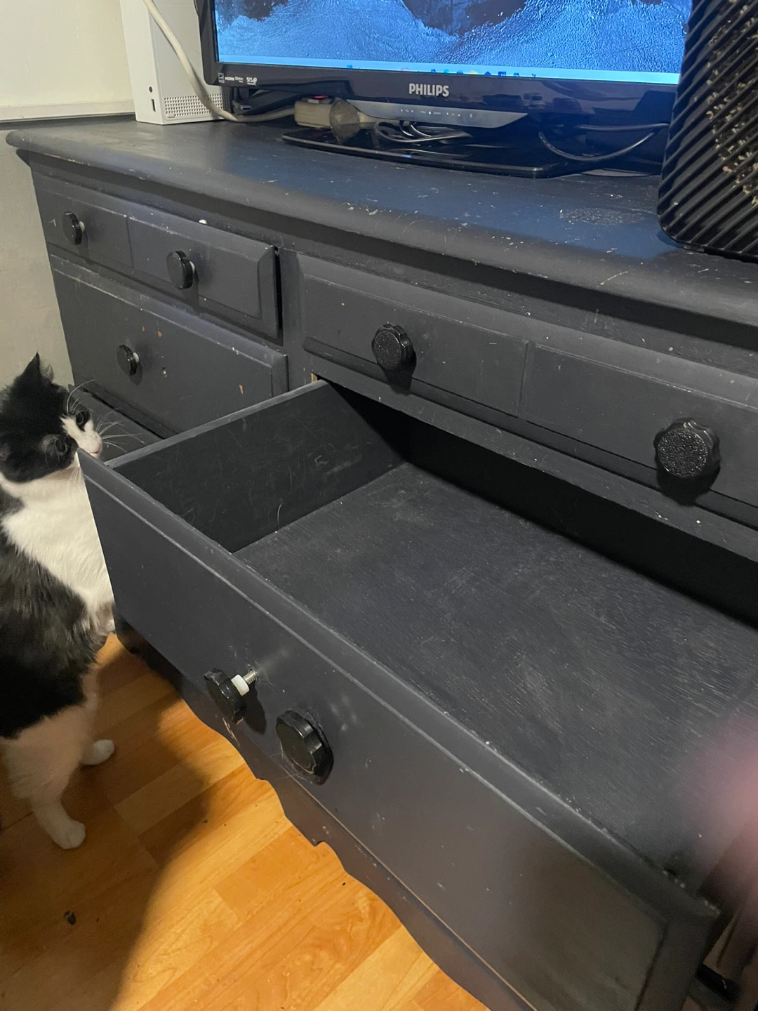 Black 8-Drawer Dresser