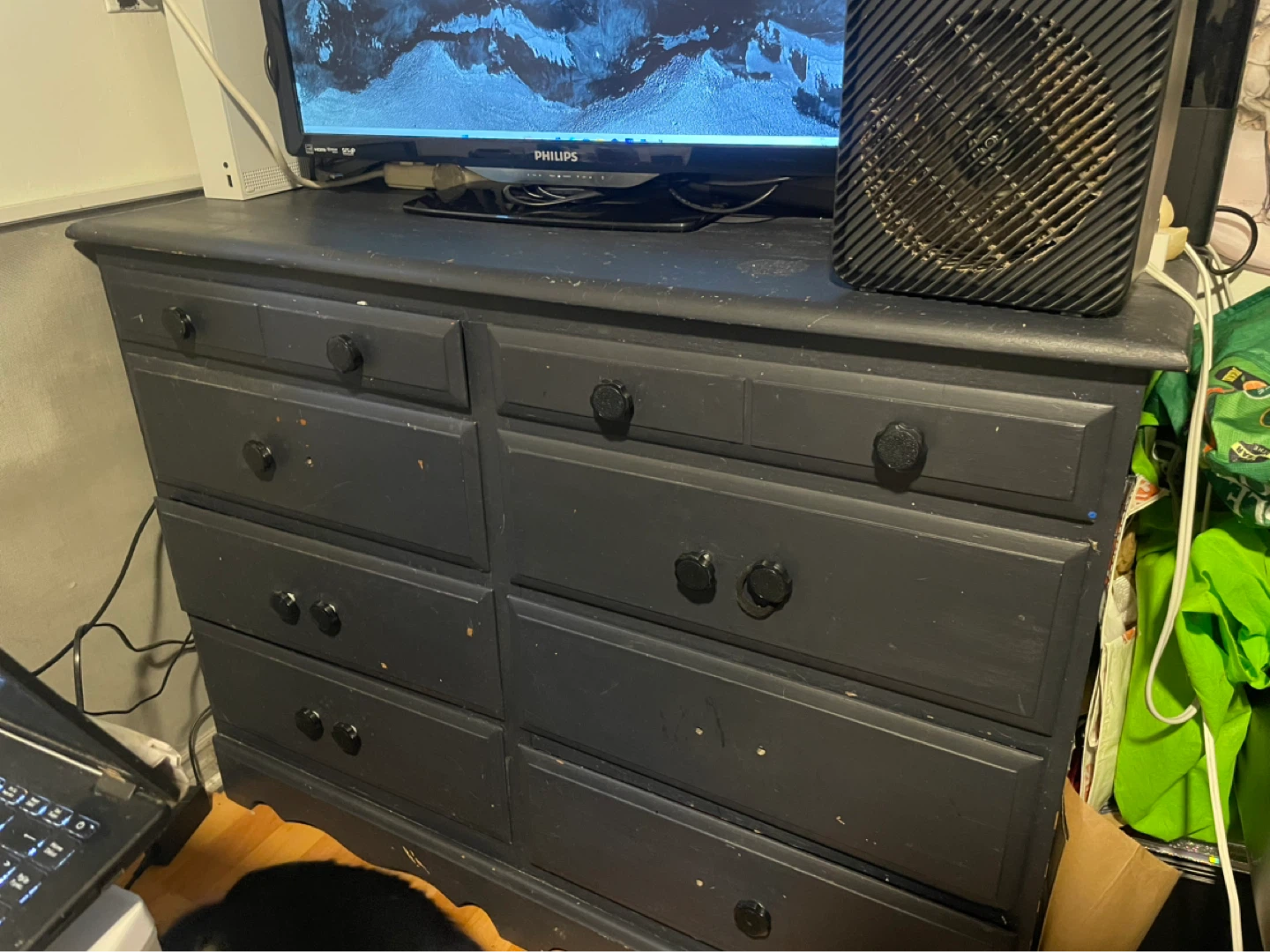 Black 8-Drawer Dresser - photo 2