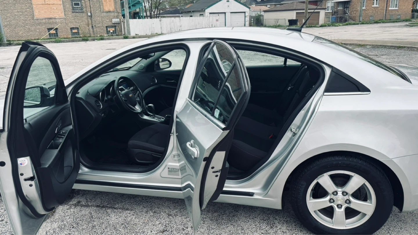 Silver Chevrolet Cruze Sedan - photo 5