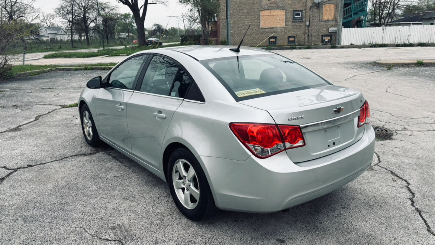 Silver Chevrolet Cruze Sedan - photo 4