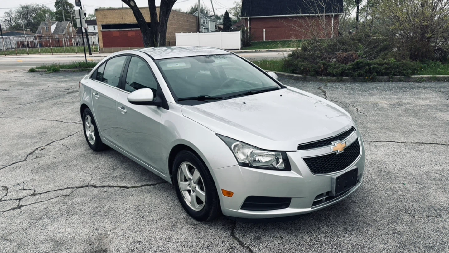 Silver Chevrolet Cruze Sedan - photo 2