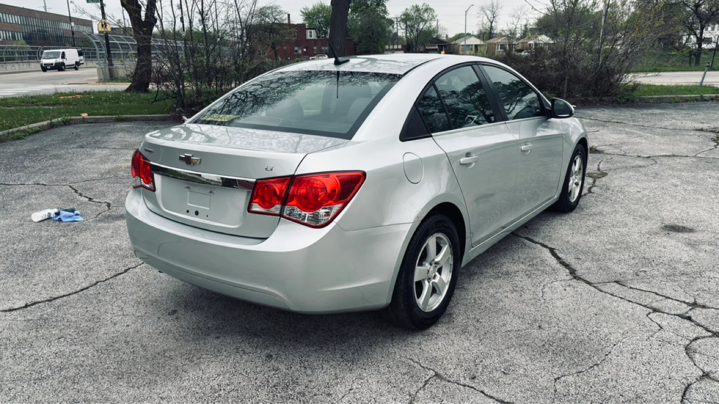 Silver Chevrolet Cruze Sedan - photo 3