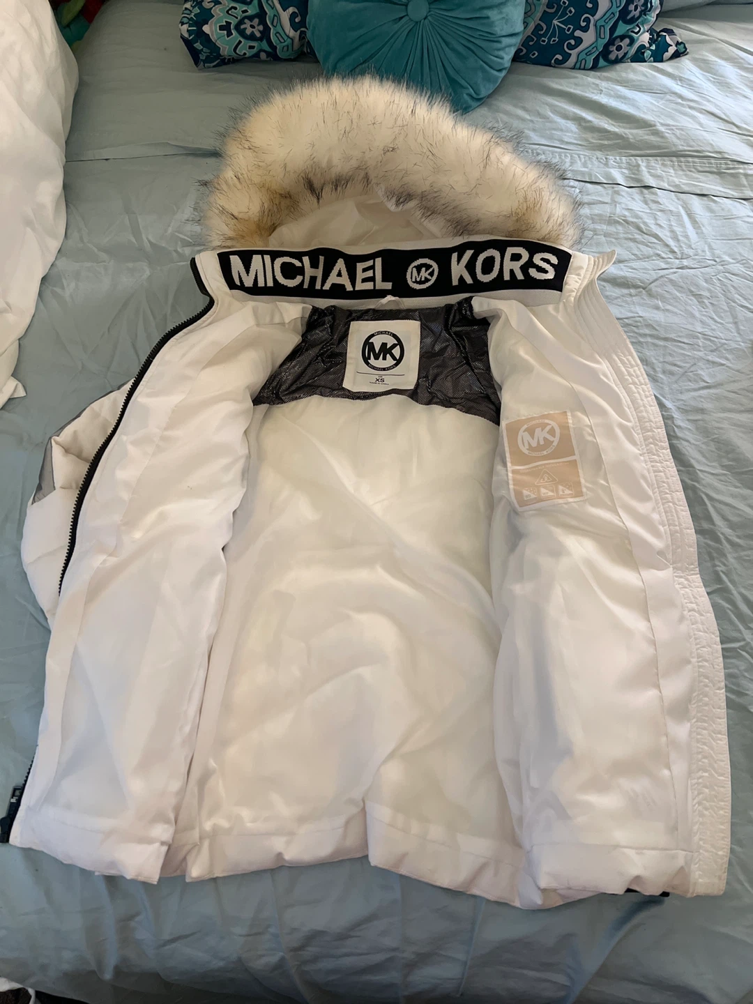 Michael Kors White Puffer Jacket with Fur Hood Size XS - photo 2