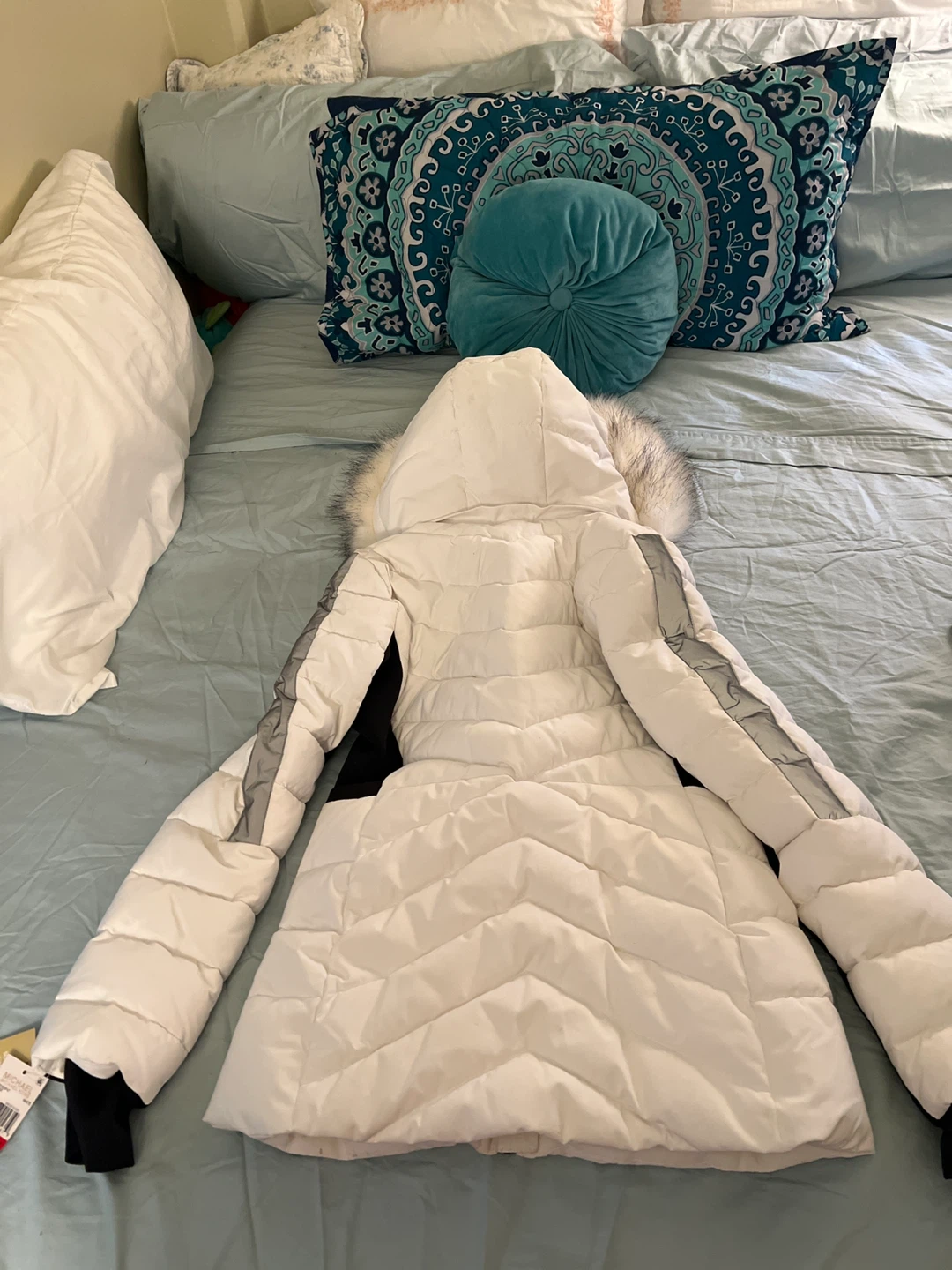 Michael Kors White Puffer Jacket with Fur Hood Size XS - photo 3