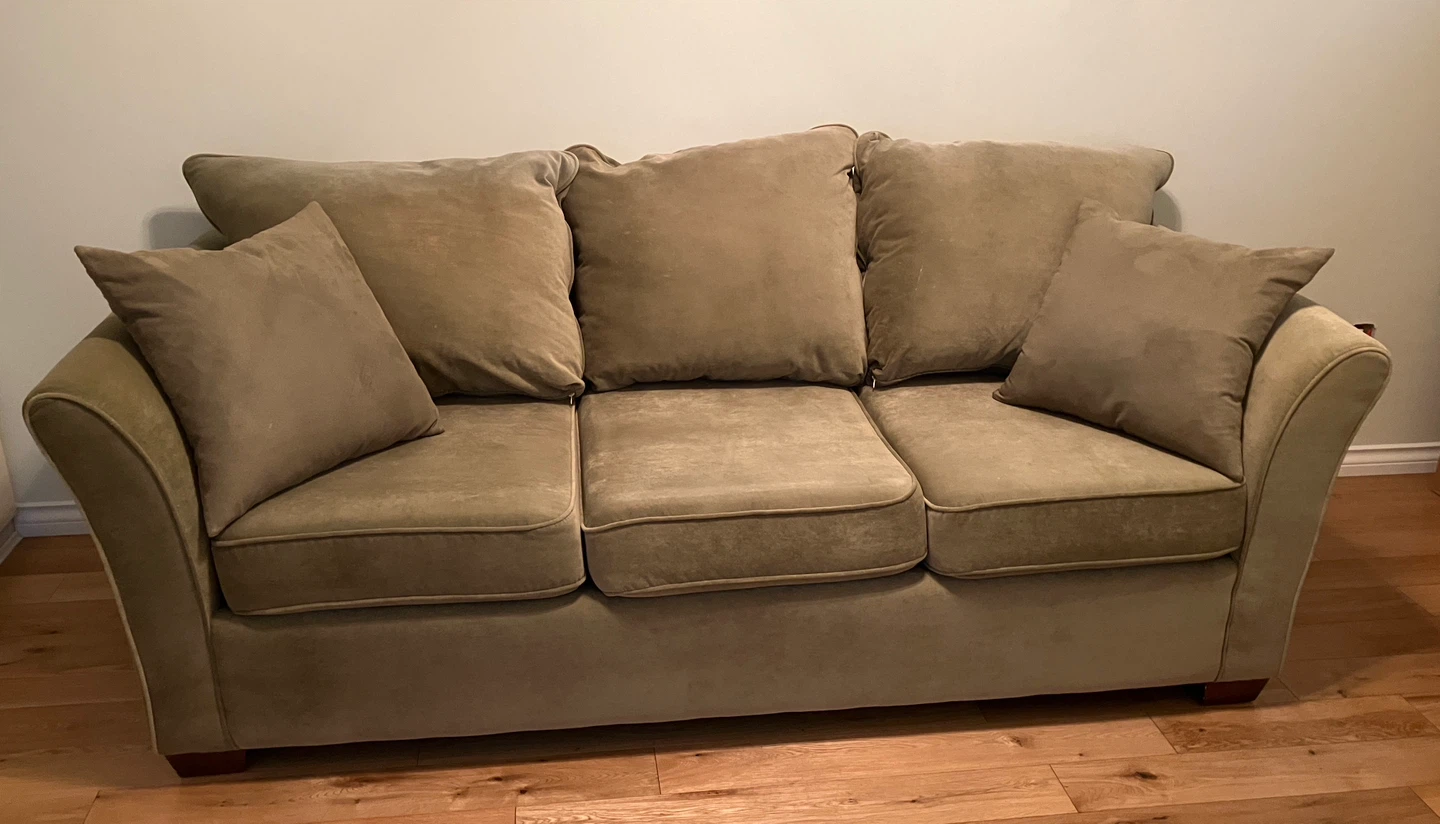 Deluxe Designs 3-Seater Sofa No Delivery